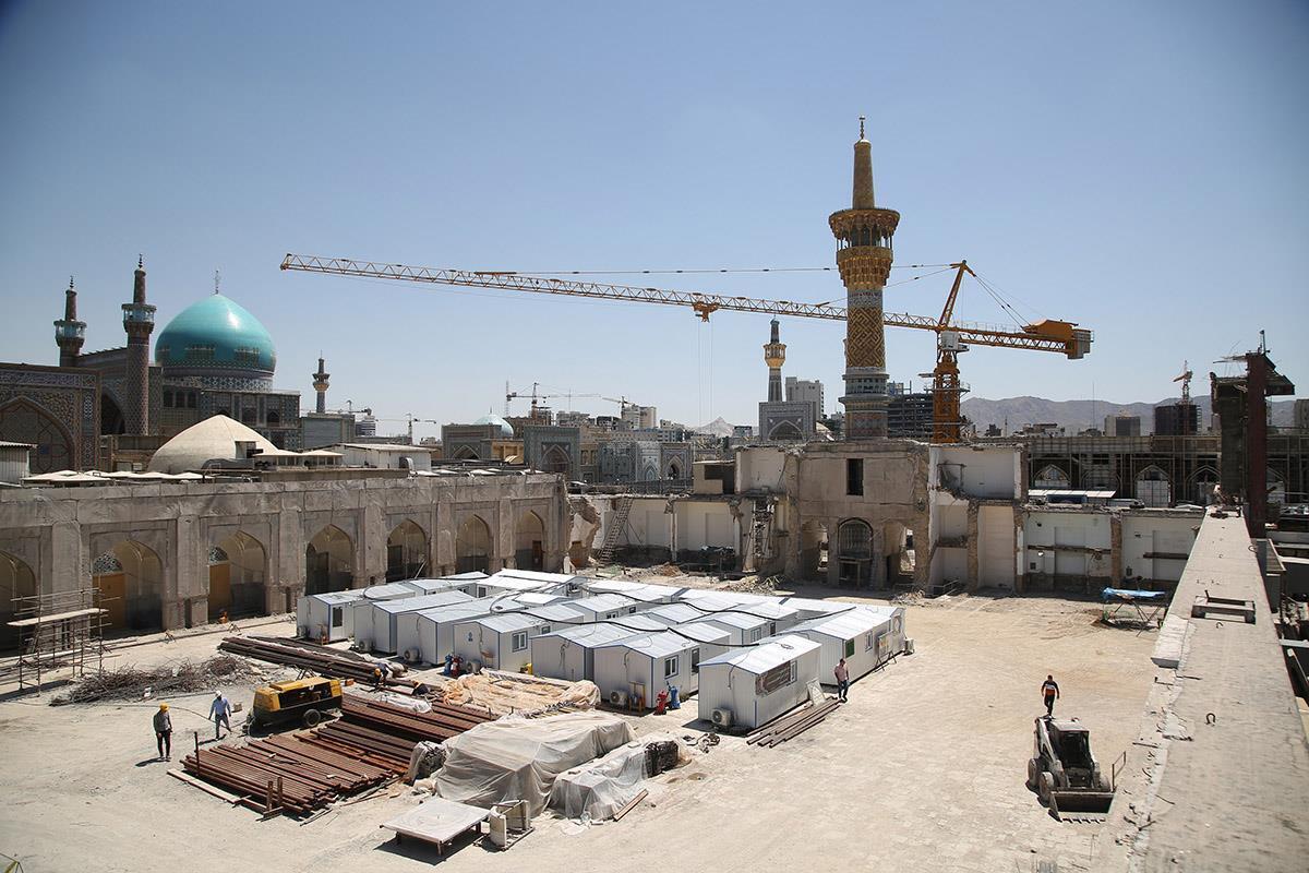 بازدید تولیت آستان قدس رضوی از مراحل ساخت تزیینات معماری رواق امیرالمؤمنین(ع) + فیلم