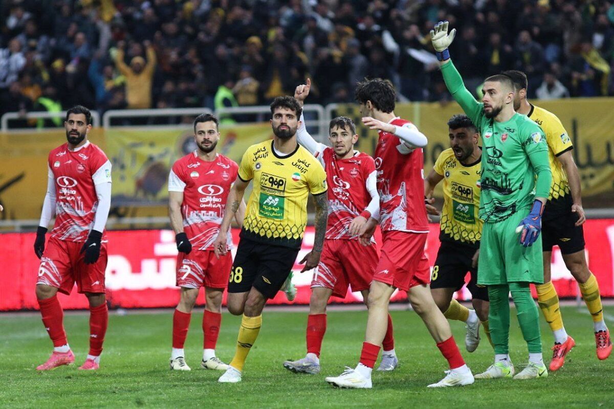 دوربین روی پیراهن داوران پرسپولیس و سپاهان