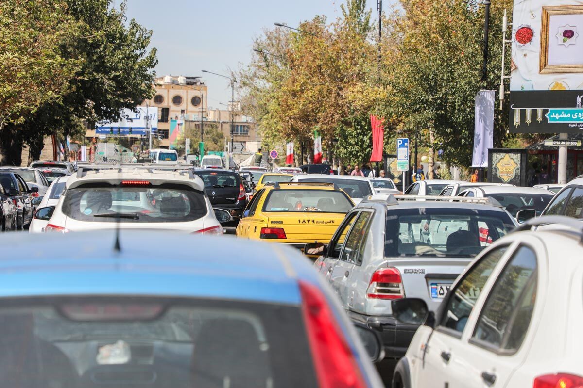 ترافیک پرحجم در میدان شهدا، بزرگراه بسیج و طول خیابان احمدآباد مشهد (۲۸ فروردین ۱۴۰۴)