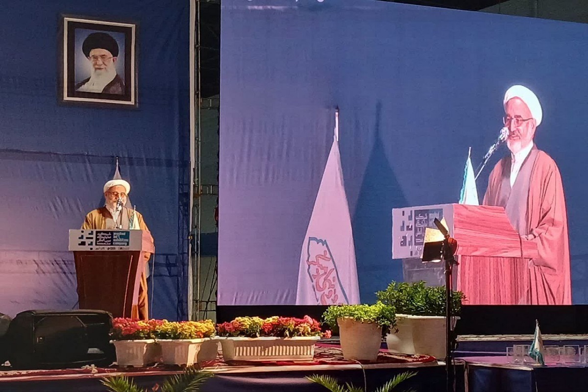 معاون فرهنگی، اجتماعی و زیارت استانداری خراسان رضوی گفت: تلاش ما بر این است که با بهره‌گیری از ظرفیت‌های موجود و با همکاری تمامی دستگاه‌ها و نهاد‌های مرتبط، حرم حضرت رضا (ع) را به کانون اصلی فعالیت‌های فرهنگی و اجتماعی تبدیل کنیم.