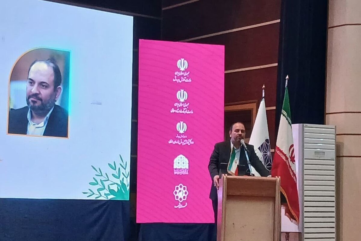 معاون وزیر آموزش و پرورش تأکید کرد: اگر هنر به‌درستی به کار گرفته شود، می‌تواند پیام امام‌رضا(ع) را به گوش جهانیان برساند و دل‌های مشتاق را به معارف اهل‌بیت(ع) پیوند بزند.