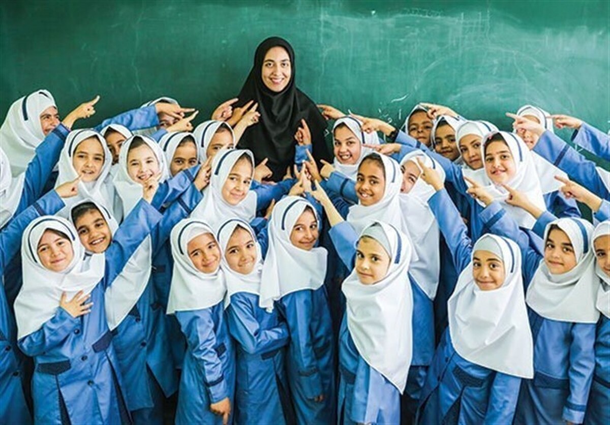 در حالی که برنامه‌ریزی اولیه وزارت آموزش و پرورش برای برگزاری آزمون استخدامی در اسفند ۱۴۰۳ به نتیجه نرسید این وزارتخانه با همراهی سازمان اداری و استخدامی، خرداد امسال آزمونی گسترده با هدف جذب ۷۰ هزار نیروی جدید برگزار خواهد کرد.