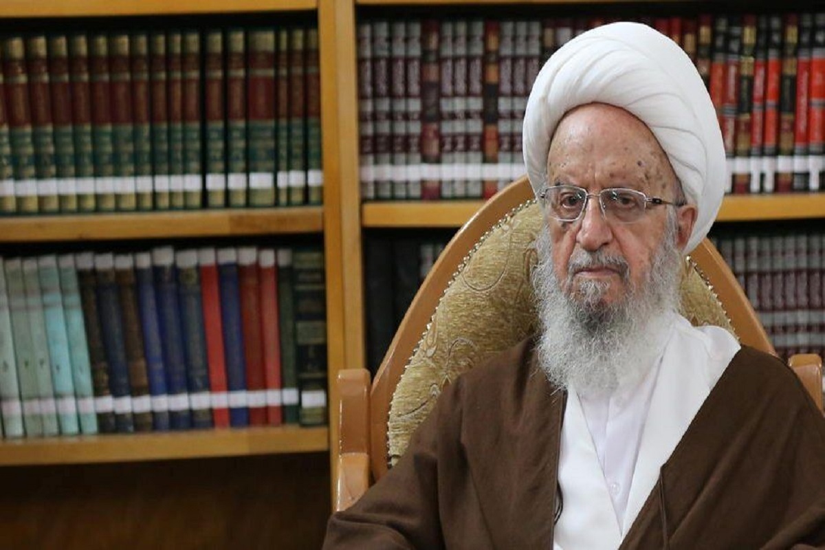 تاکید آیت الله مکارم شیرازی بر کاهش قیمت و مدت سفر حج تمتع زائران ایرانی