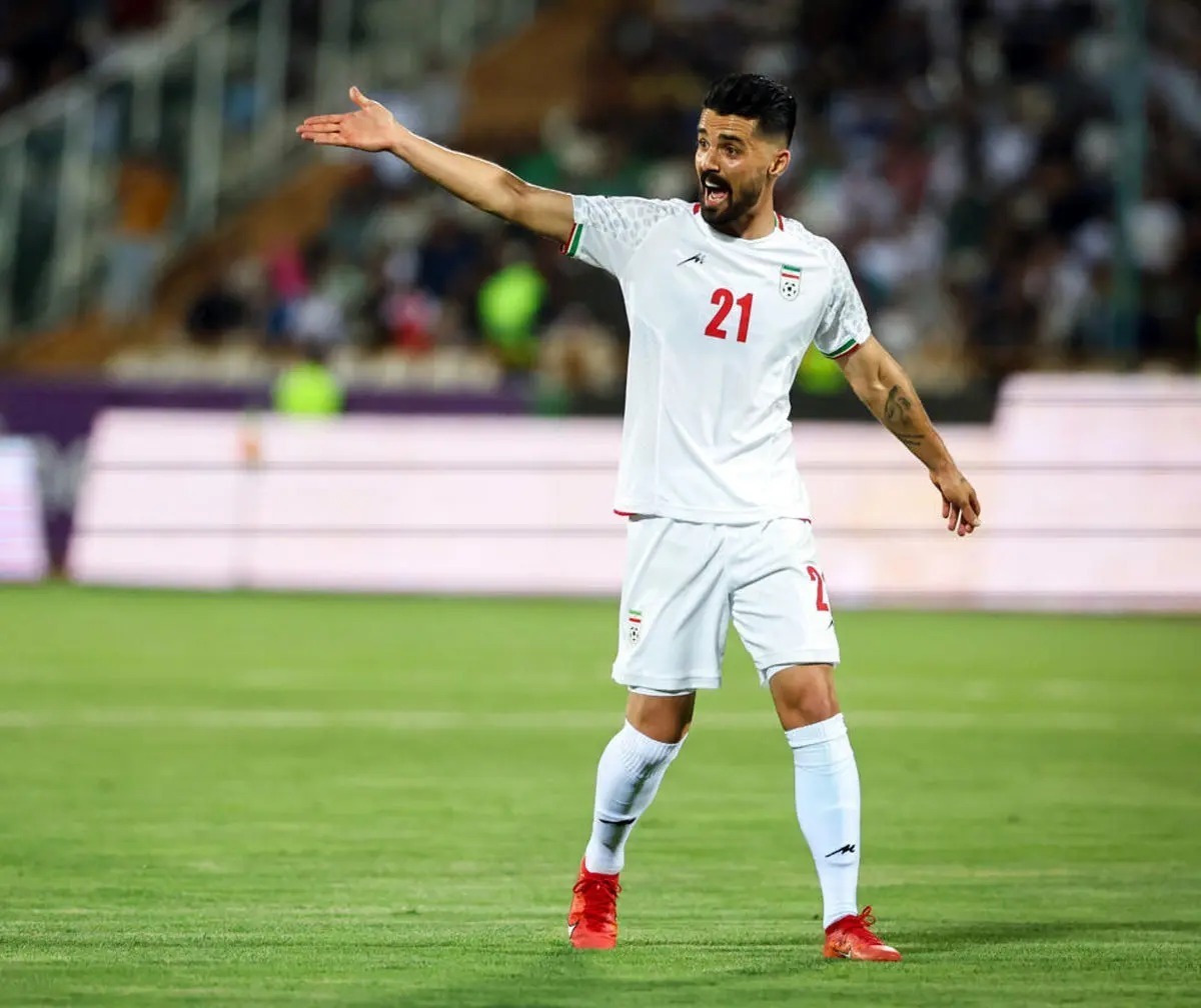 باشگاه استقلال برای جذب امید نورافکن مذاکرات خود را با باشگاه سپاهان اصفهان آغاز کرده است.
