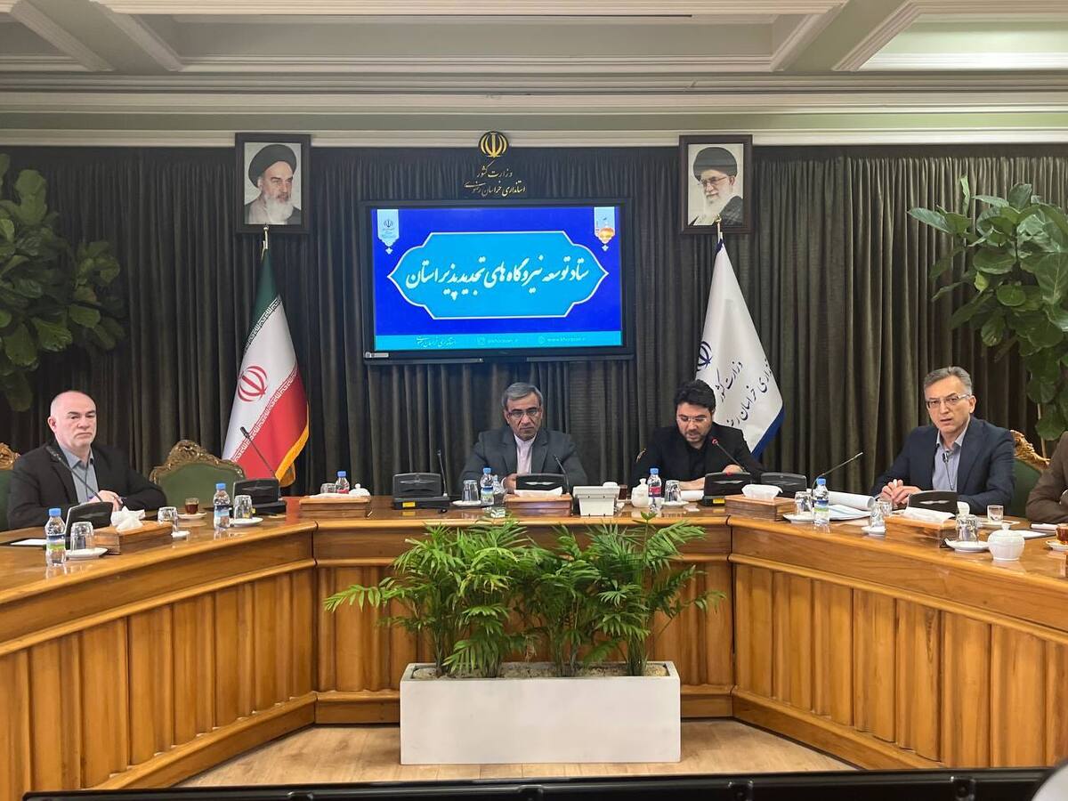 استاندار خراسان‌رضوی با تأکید بر اهمیت راهبردی توسعه انرژی‌های پاک، از حمایت کامل دولت از سرمایه‌گذاران در ساخت نیروگاه‌های تجدیدپذیر استان خبر داد.