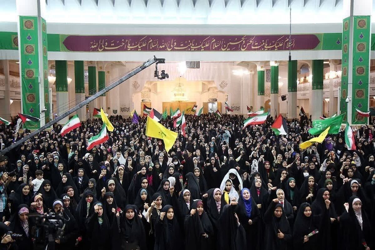 برگزاری اجتماع باشکوه ۷ هزار دختر دانشجو در حرم مطهر حضرت معصومه (س) همزمان با آغاز دهه کرامت