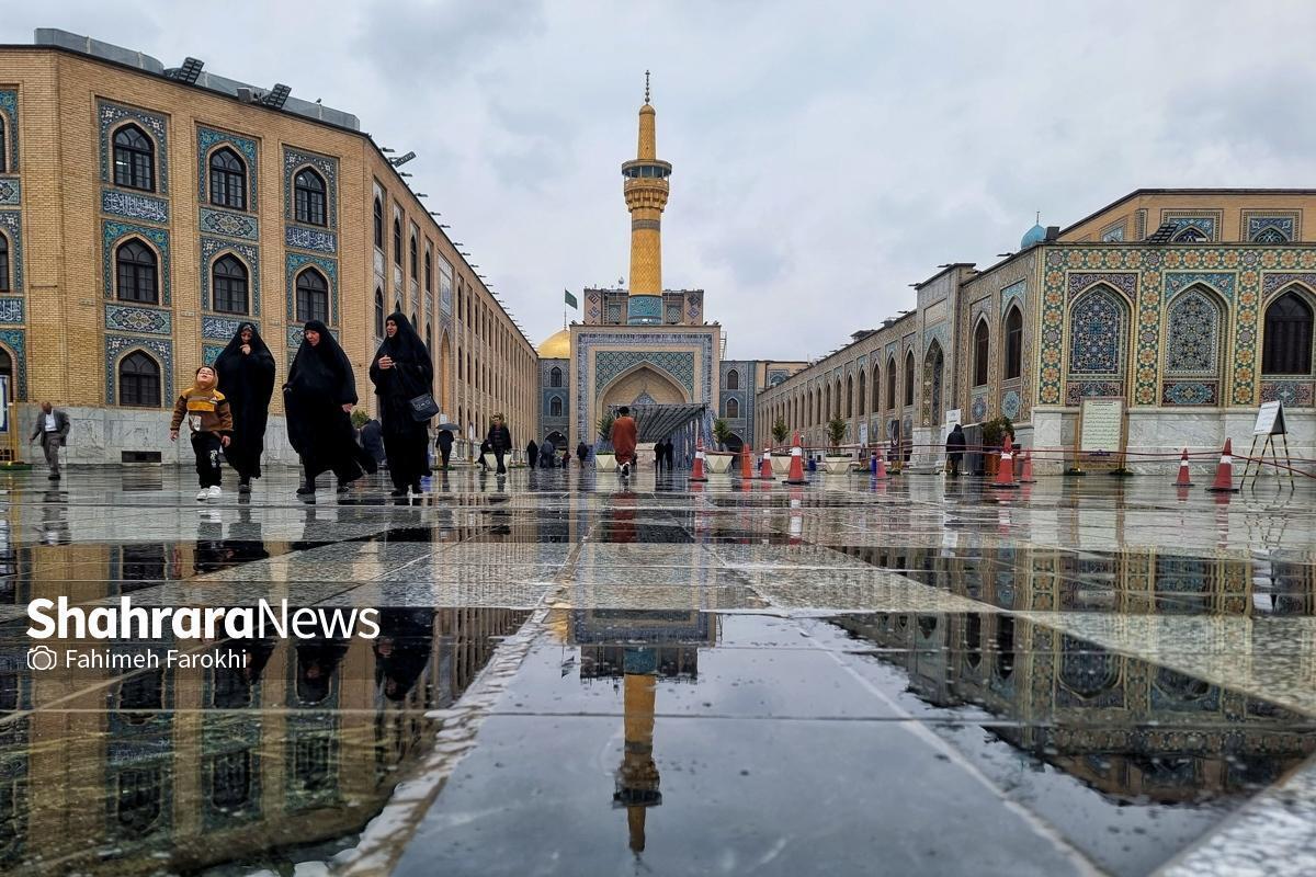 در چهارمین روز از فروردین ۱۴۰۴، مشهد مقدس و حرم رضوی شاهد بارش باران بهاری بود.