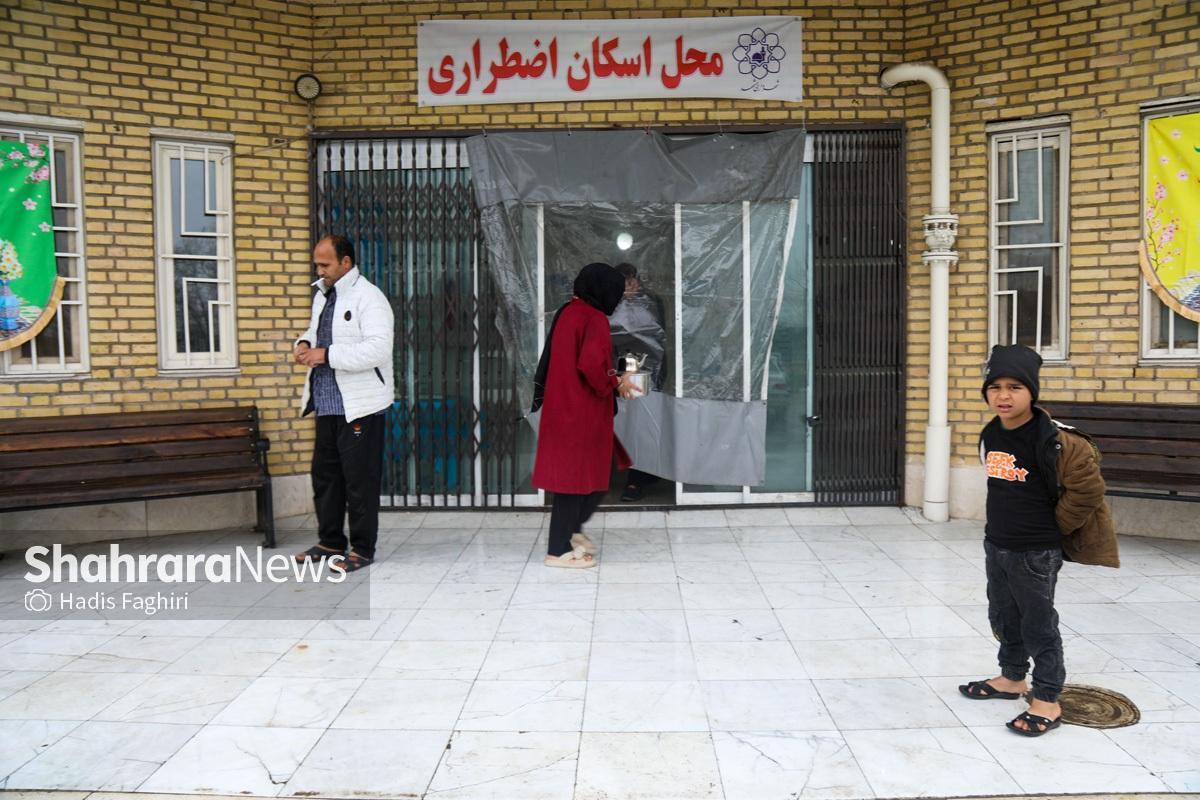 معاون محیط زیست و خدمات شهری شهرداری مشهد گفت: ۴۲ مرکز اضطراری در سطح شهر برای پذیرش زائران فعال شده که یکی از مهم‌ترین این مراکز، کمپ غدیر با ظرفیت روزانه ۴۰ هزار نفر است.