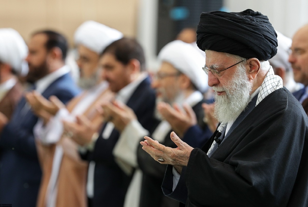 مراسم نماز عید سعید فطر امسال، در تهران، به امامت رهبر معظم انقلاب اسلامی و در مصلای بزرگ امام خمینی (ره)، با حضور پرشور اقشار مختلف مردم شریف و مؤمن پایتخت ایران اسلامی برگزار خواهد شد.