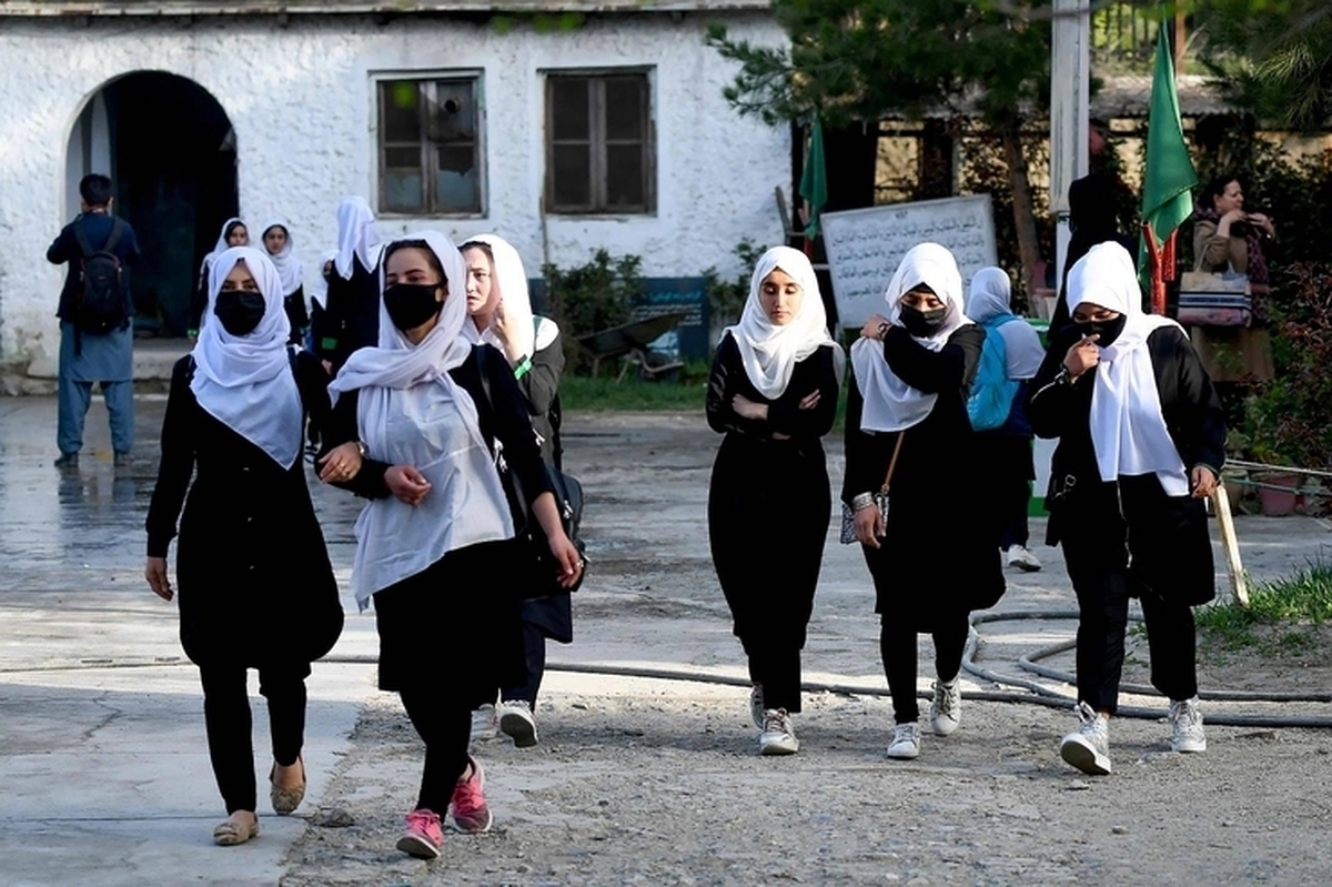 یوناما در واکنش به ادامه مسدود بودن مدارس دخترانه در افغانستان اعلام کرد که محرومیت دختران از تحصیل افغانستان را منزوی‌تر می‌کند.