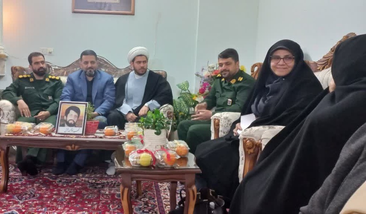 معاون اجتماعی و مشارکت‌های سازمان فرهنگی و اجتماعی شهرداری مشهد گفت: هم‌زمان با نوروز ۱۴۰۴ به همت معاونت اجتماعی سازمان فرهنگی شهرداری مشهد دیدار‌های نوروزی با خانواده شهدا با حضور مسئولان برگزار و طی آن ۴۴ پلاک افتخار به خانواده شهدا اهدا شد.