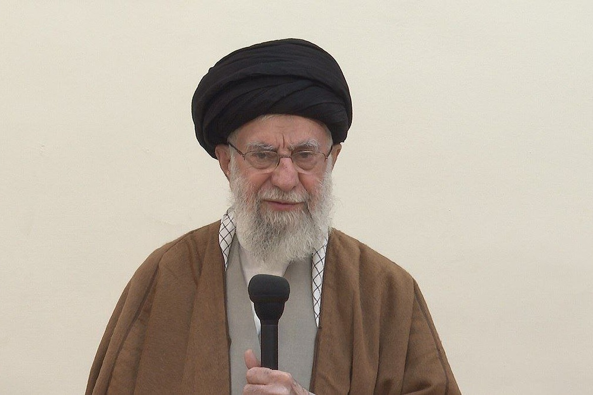 حضرت آیت‌الله خامنه‌ای رهبر انقلاب اسلامی، امشب در پیامی تلویزیونی اهمیت راهپیمایی امسال روز جهانی قدس را بیشتر از سال‌های قبل ارزیابی و تأکید کردند: «إن‌شاءالله راهپیمایی امسال، یکی از بهترین، پرشکوه‌ترین و باعزت‌ترین راهپیمایی‌های روز قدس خواهد بود.»