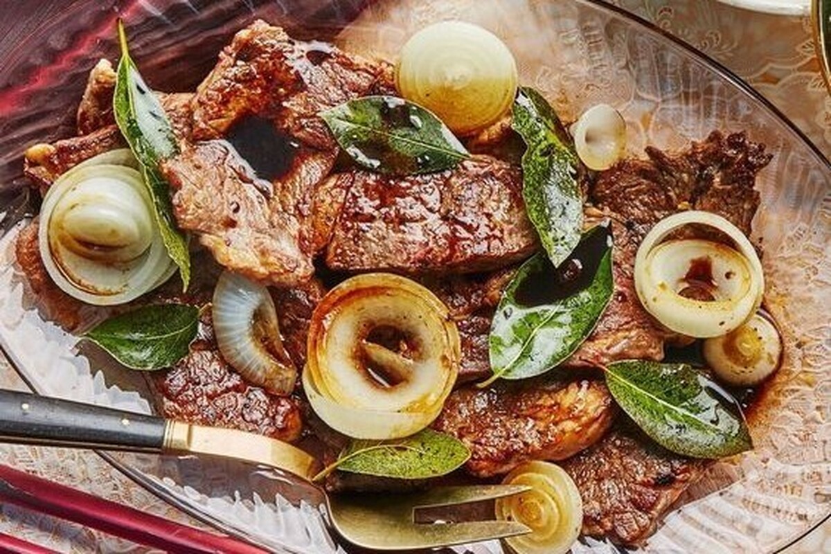 برگ بو به دلیل داشتن رایحه‌ای قوی و منحصر‌به‌فرد، یک چاشنی عالی برای بسیاری از غذا‌ها محسوب می‌شود، اما نحوه استفاده از آن در پخت غذاهای ایرانی نیز بسیار مهم است.