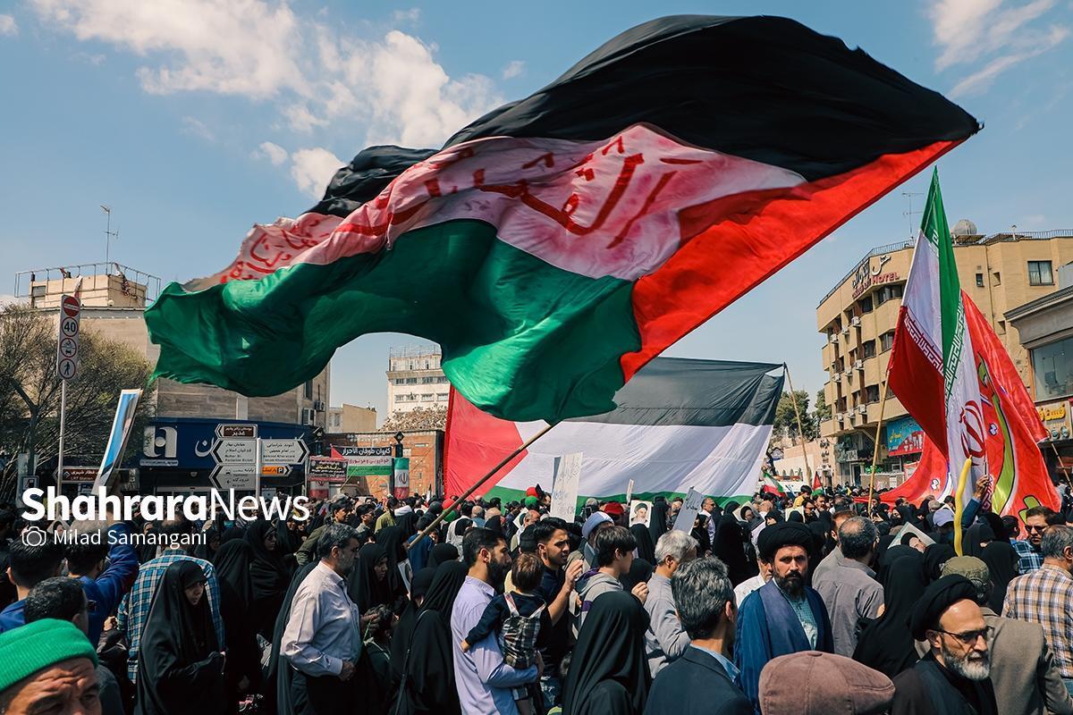رهبر انقلاب اسلامی فرمودند: سیاست عمده استکبار و صهیونیست کمرنگ کردن مسئله فلسطین است.