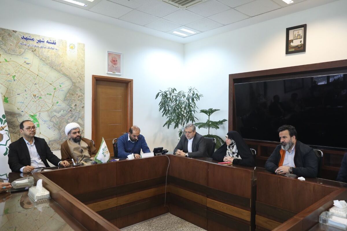 رئیس کمیسیون فرهنگی، اجتماعی، زیارت و گردشگری شورای شهر مشهد گفت: هیچ‌کس به دلیل تخصص یا سابقه‌اش عضوبرتر محسوب نمی‌شود و تصمیمات در شورای شهر بر اساس مصلحت شهر گرفته می‌شود.