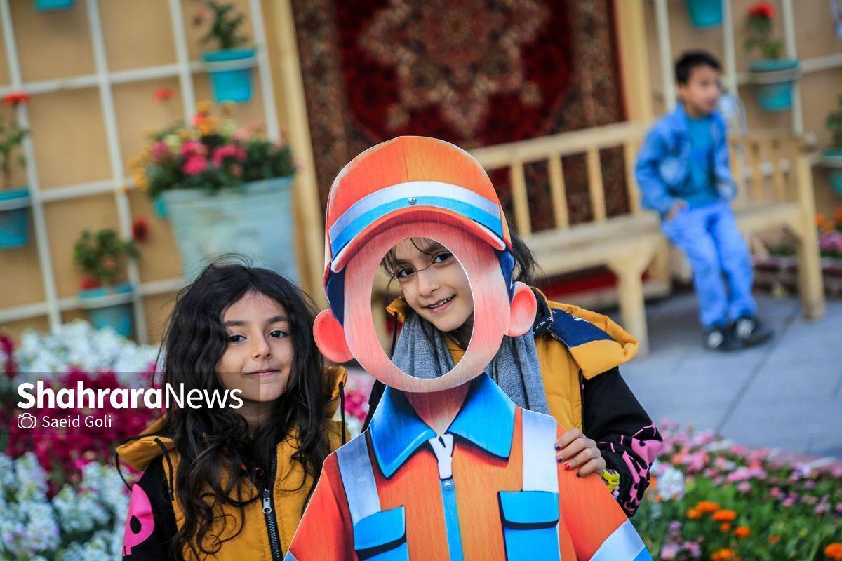 هر سال همزمان با نوروز، مشهد با نصب المان‌های نوروزی چهره‌ای زیبا و متفاوت به خود می‌گیرد. در ادامه تصاویری از برخی المان‌های نوروزی سال ۱۴۰۴ را مشاهده می‌کنید.