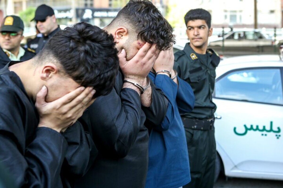 با حضور رئیس پلیس آگاهی تهران بزرگ، نماینده دستگاه قضایی، متهم و شاکی، صحنه زورگیری از زن جوانی که کودک خردسالی را در آغوش داشت، در بزرگراه بعثت بازسازی شد.