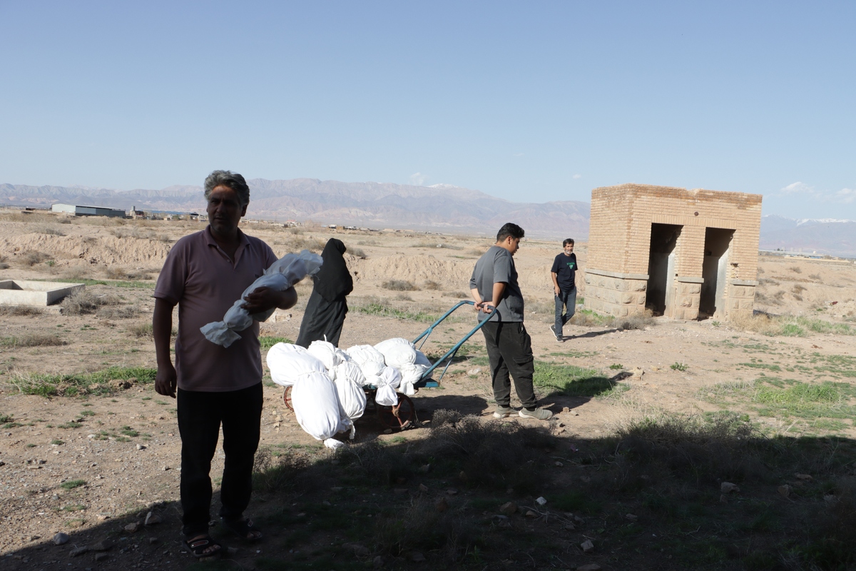 اسحاق موسوی‌کیان با ساخت دو فیلم کوتاه «عُمرهُ یَومُ واحد» و «فراق» تلاش کرده روایتی تصویری از لحظات نادیده‌ رنج مردم فلسطین ارائه دهد.