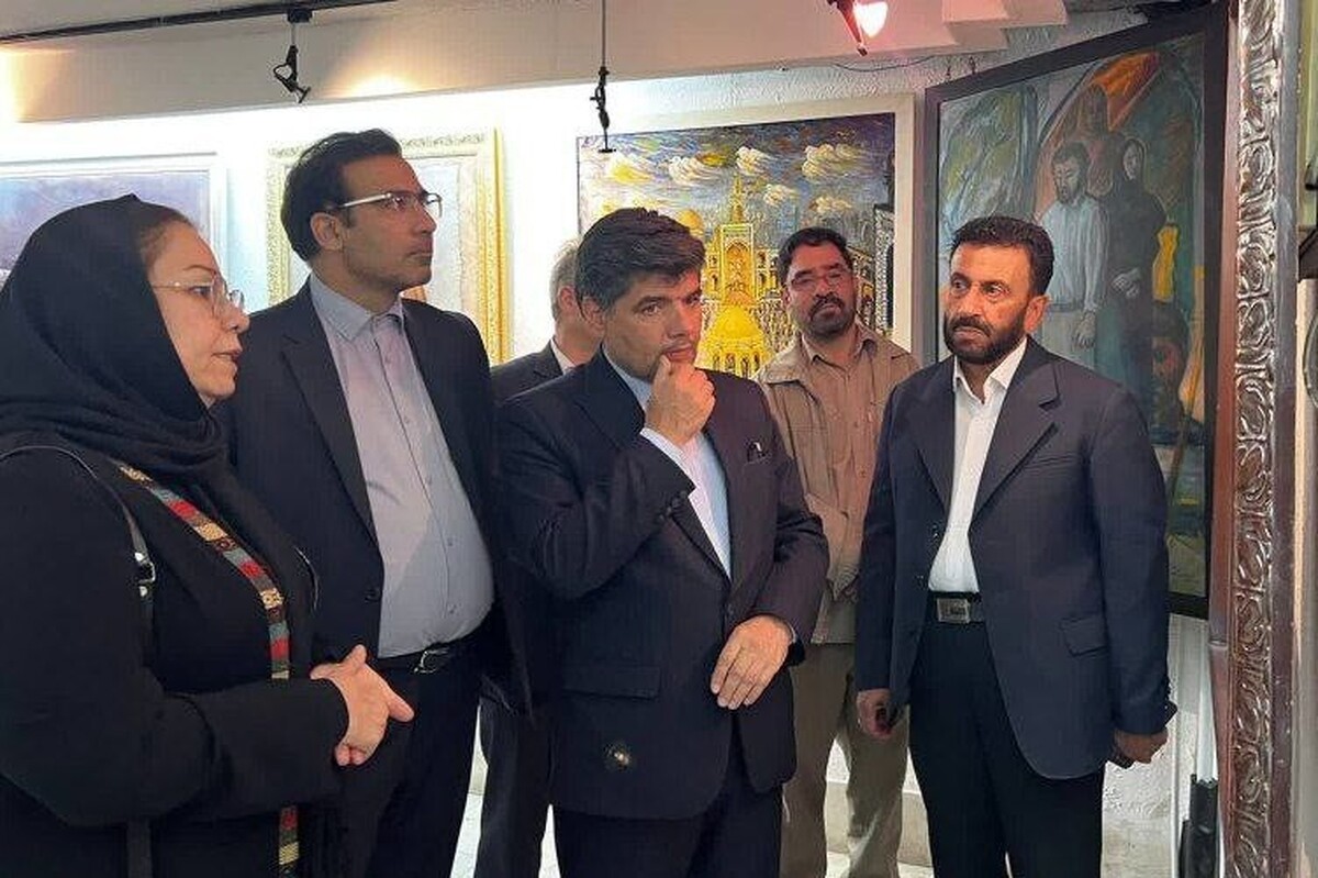نمایشگاه «افتخارآفرینان هنر خراسان» با حضور معاون استاندار و فرماندار شهرستان مشهد، به مناسبت دهه کرامت در نگارخانه میرک مشهد گشایش یافت.