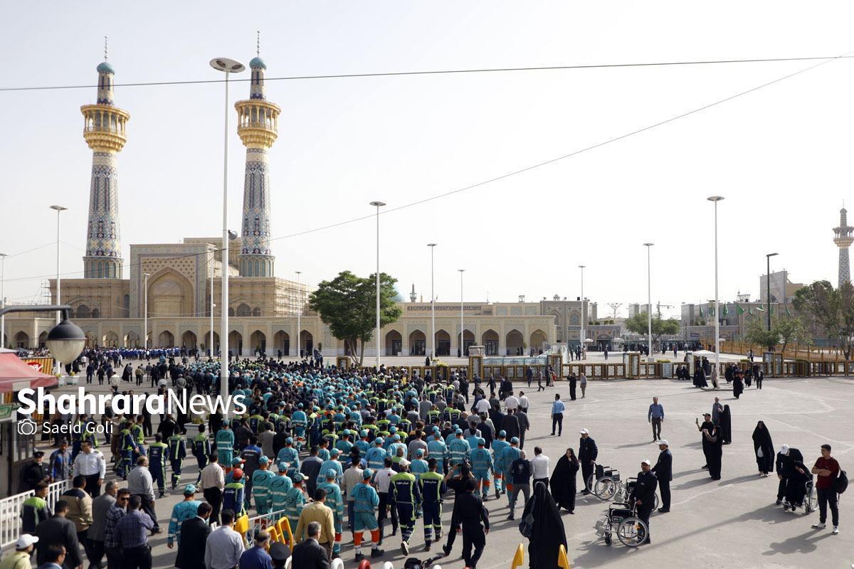 زیارت نیابتی با طعم عشق و اخلاص | روایتی از  زیارت کارگران مشهدی به  نیابت از  همه کارگران ایران