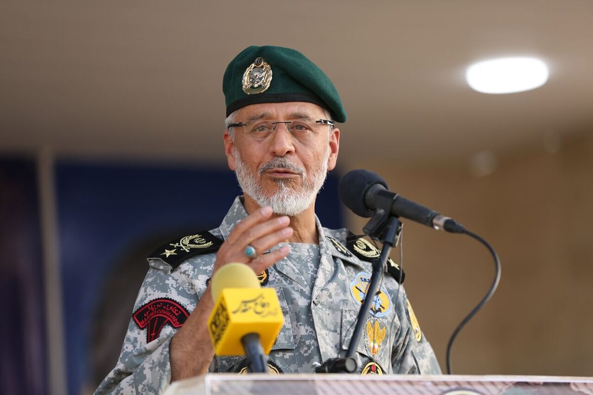 رئیس ستاد و معاون هماهنگ‌کننده ارتش گفت: نظام جمهوری اسلامی با بهره‌گیری از قدرت نظامی خود، به عنوان یکی از مؤلفه‌های کلیدی در ارتقای قدرت ملی، به تقویت پشتوانه و توان سیاسی و دیپلماتیک خود در تمامی محافل و مجامع بین‌المللی مبادرت می‌ورزد.