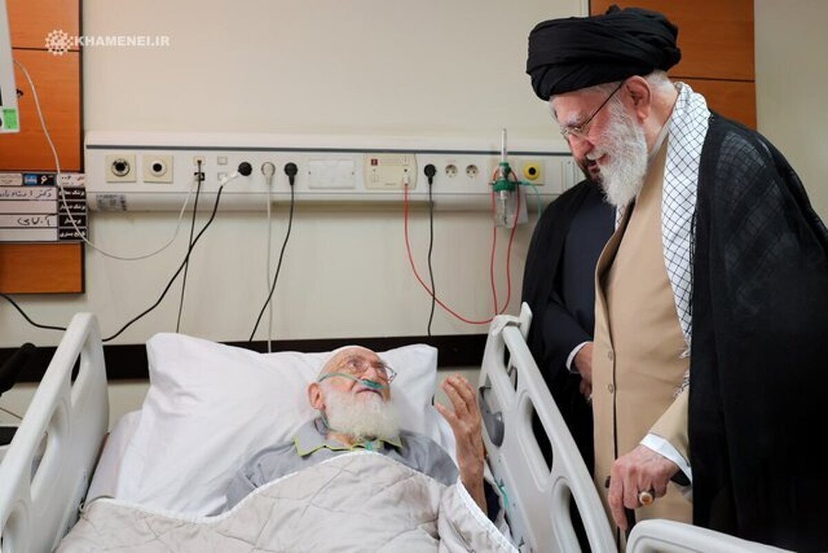 ویدئو| عیادت رهبر انقلاب اسلامی از آیت‌الله نوری همدانی در بیمارستان