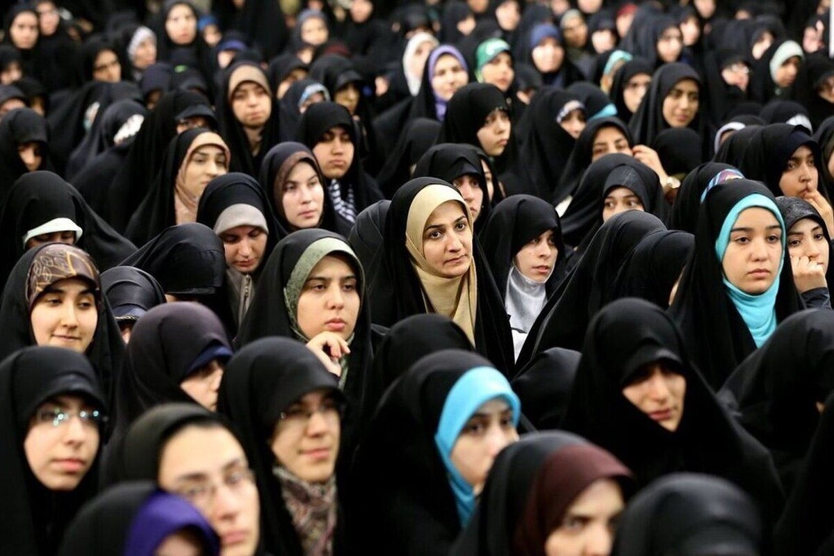 بررسی نقش دختران ایرانی در دیپلماسی عمومی