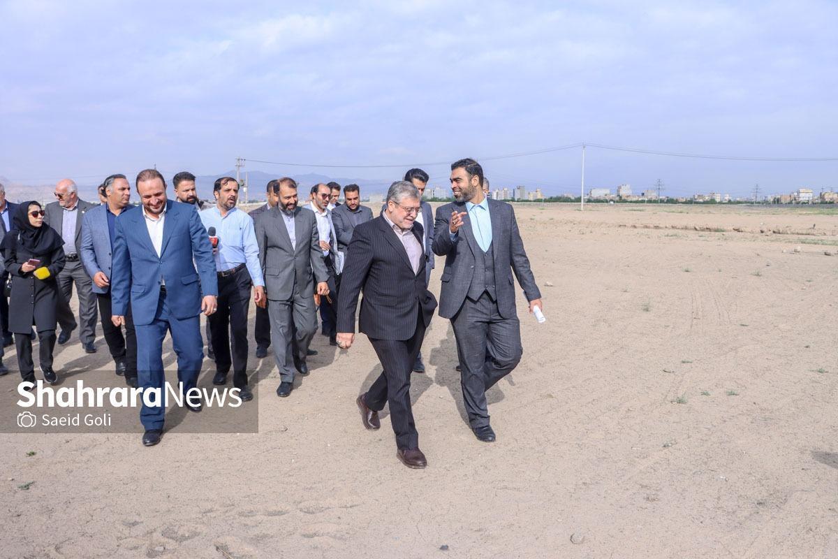 بازدید مدیرعامل سازمان بازآفرینی شهری کشور و جمعی از مدیران شهری مشهد از محل اجرای پروژه ۴۰۵۲ واحدی شهرک شهید رجایی مشهد + فیلم