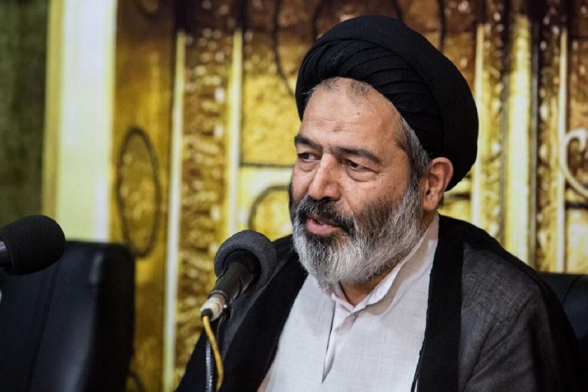 نماینده ولی فقیه در امور حج و زیارت در جمع دانشجویان دانشگاه‌های شاهد با بیان آثار سوء استفاده از علم در جهان، خواستار رشد علمی همراه با معنویت، منطق و پرهیز از افراط و تفریط شد.