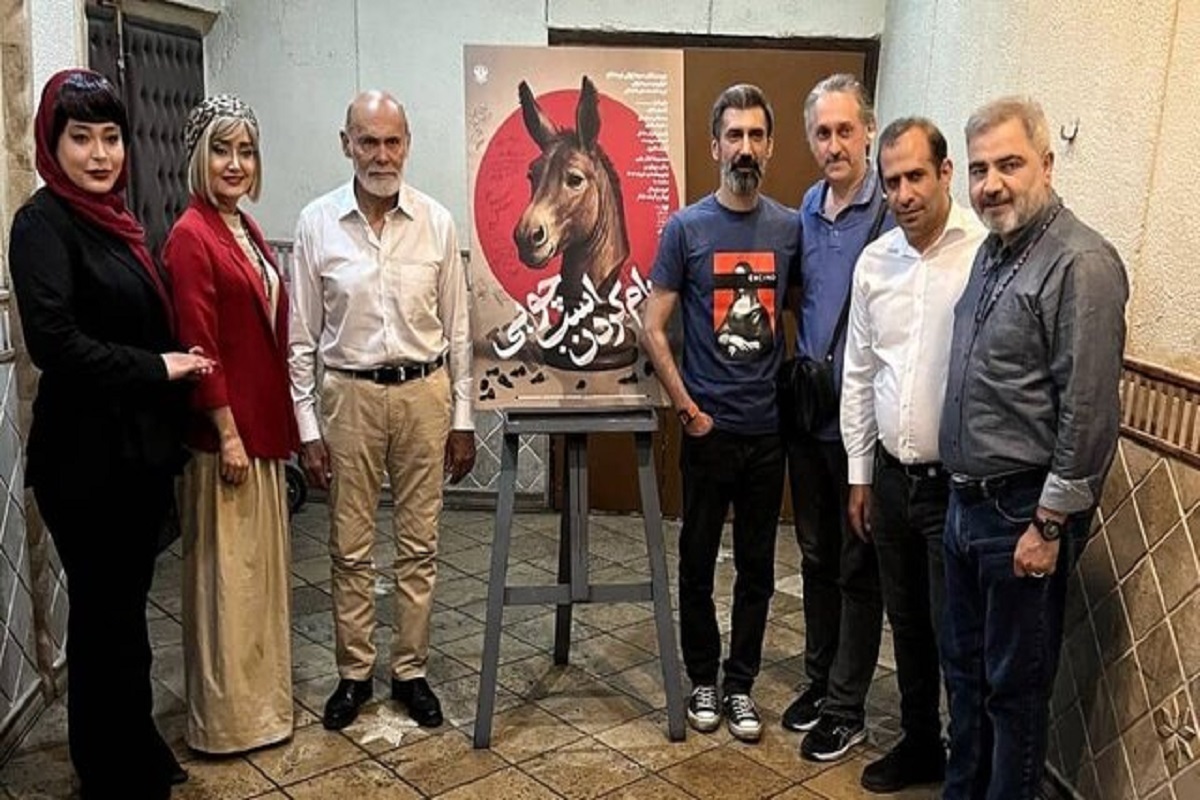 قدردانی از جمشید هاشم‌پور در تئاتر شهر