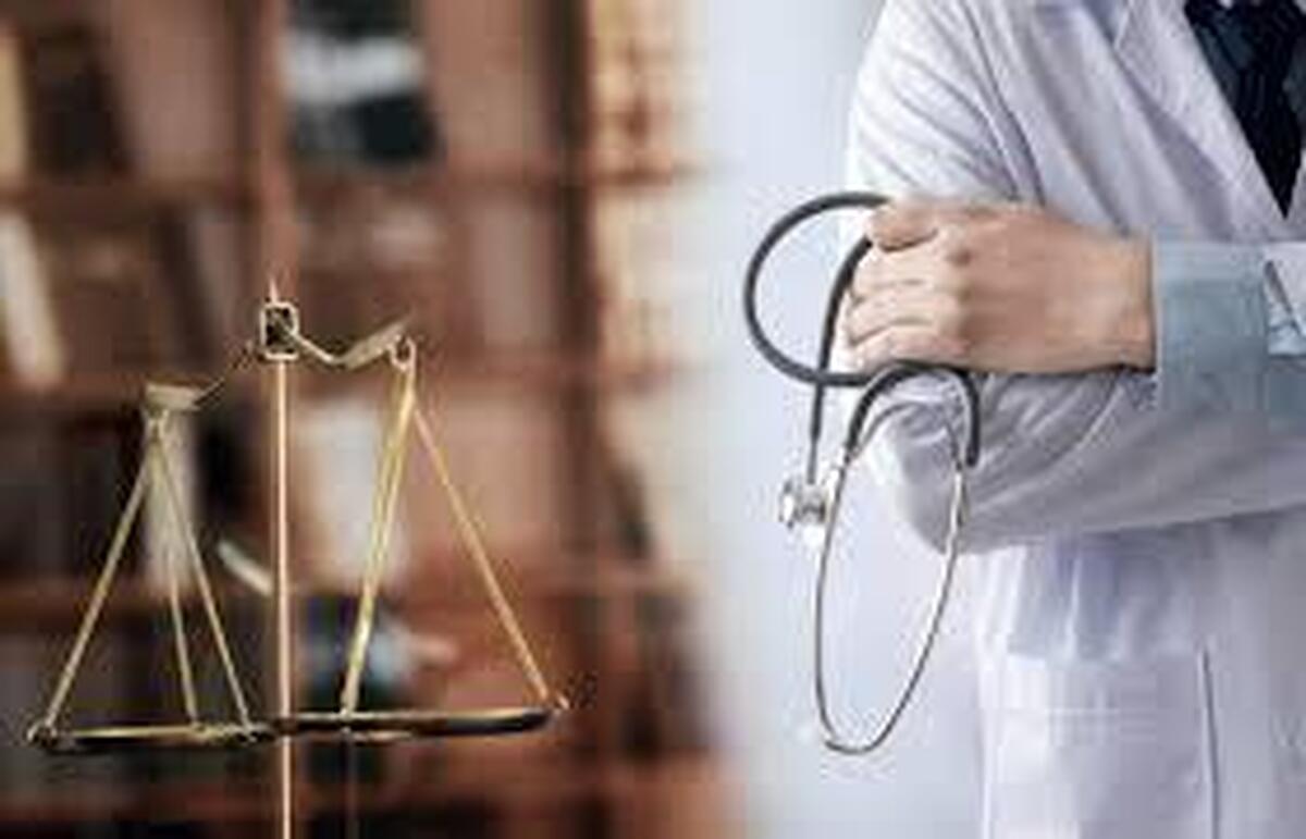 دیه در قصور پزشکی بر عهده خود پزشک است؛ نه خانواده‌اش
