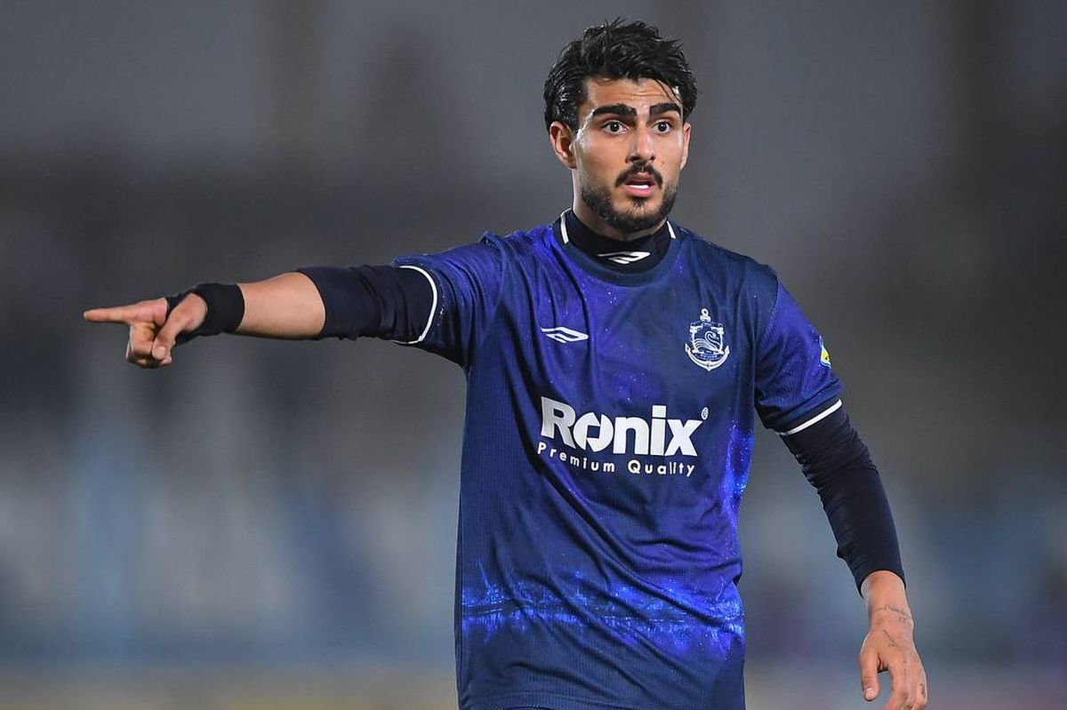 باشگاه پیکان رقم انتقال ستاره جوان خود به پرسپولیس را بالا برد.