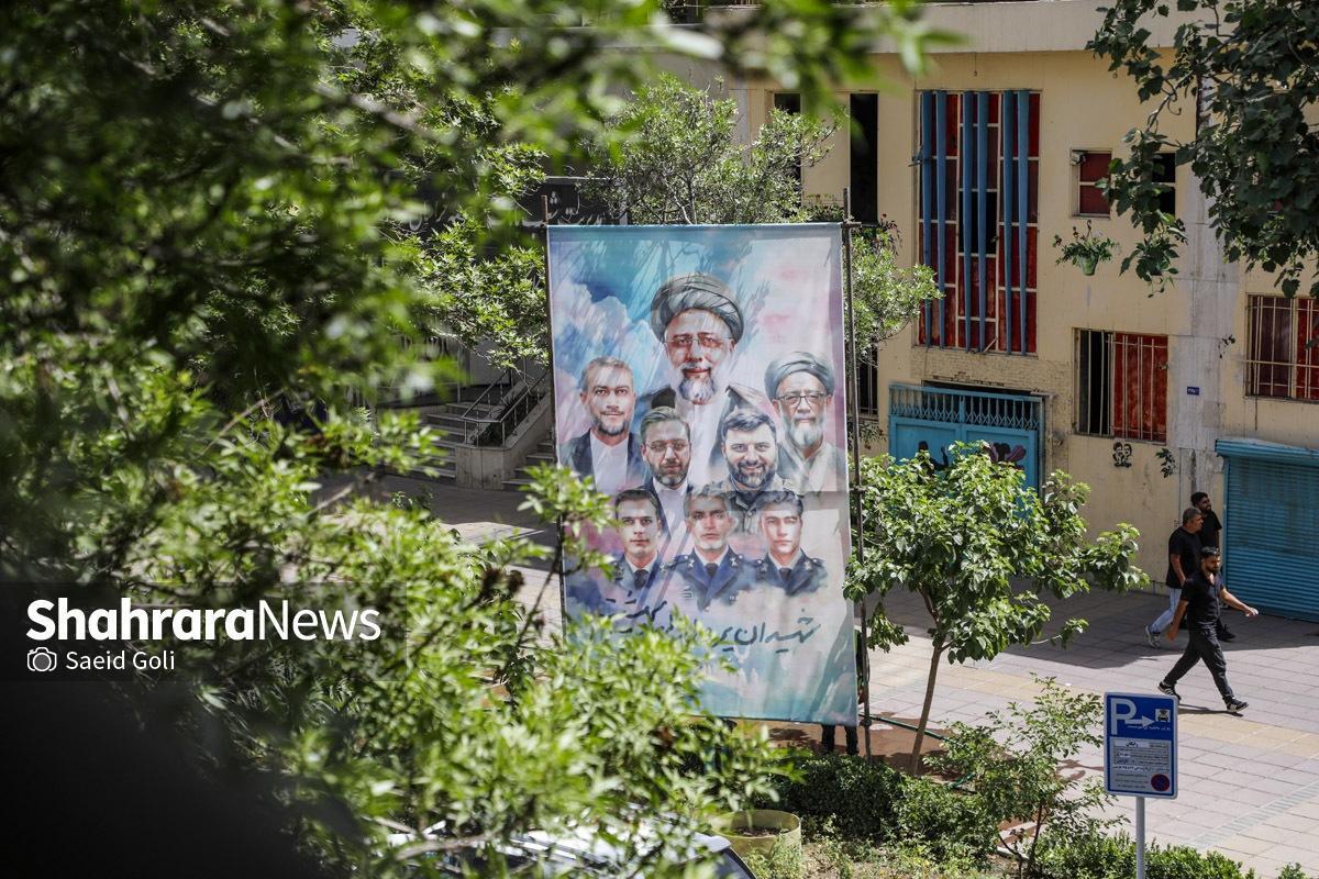 اکران گسترده شهری در مشهد به مناسبت نخستین سالگرد شهادت آیت‌الله رئیسی و شهدای خدمت