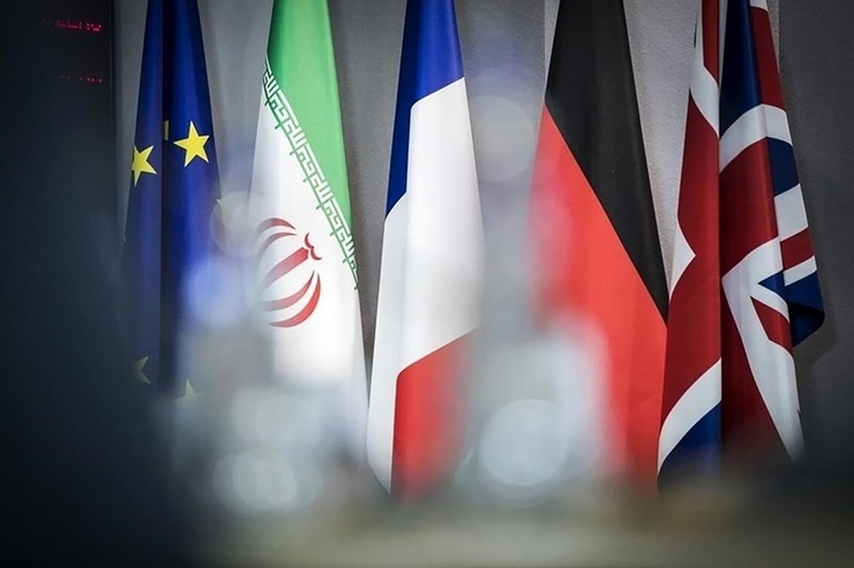 سخنگوی وزارت امور خارجه فرانسه با اشاره به حمایت پاریس از راه‌حل دیپلماتیک درباره موضوع هسته‌ای ایران تصریح کرد که این کشور آماده ادامه گفت‌و‌گو‌ها با تهران است.