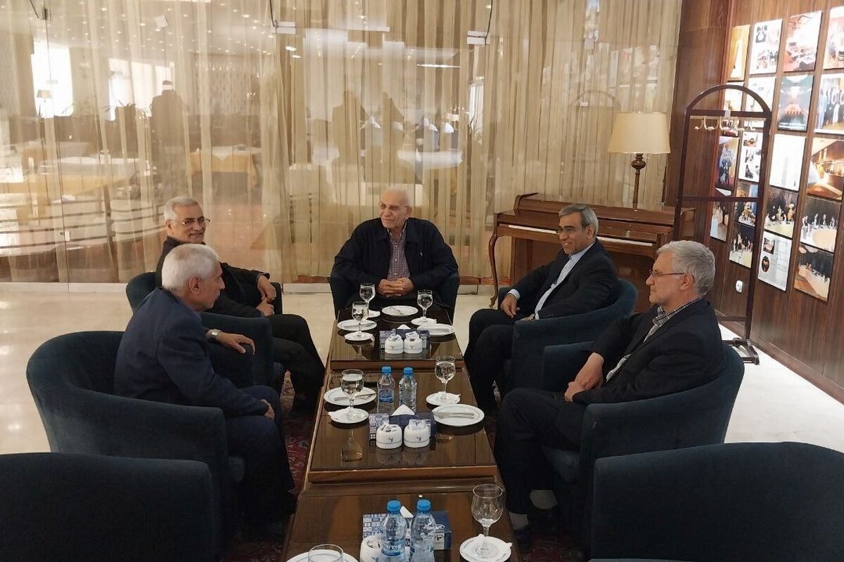 صبح امروز استاندار خراسان رضوی، استاندار خراسان رضوی با عبدالله کوپایی استاندار اسبق استان دیدار و گفت‌و‌گو کرد.