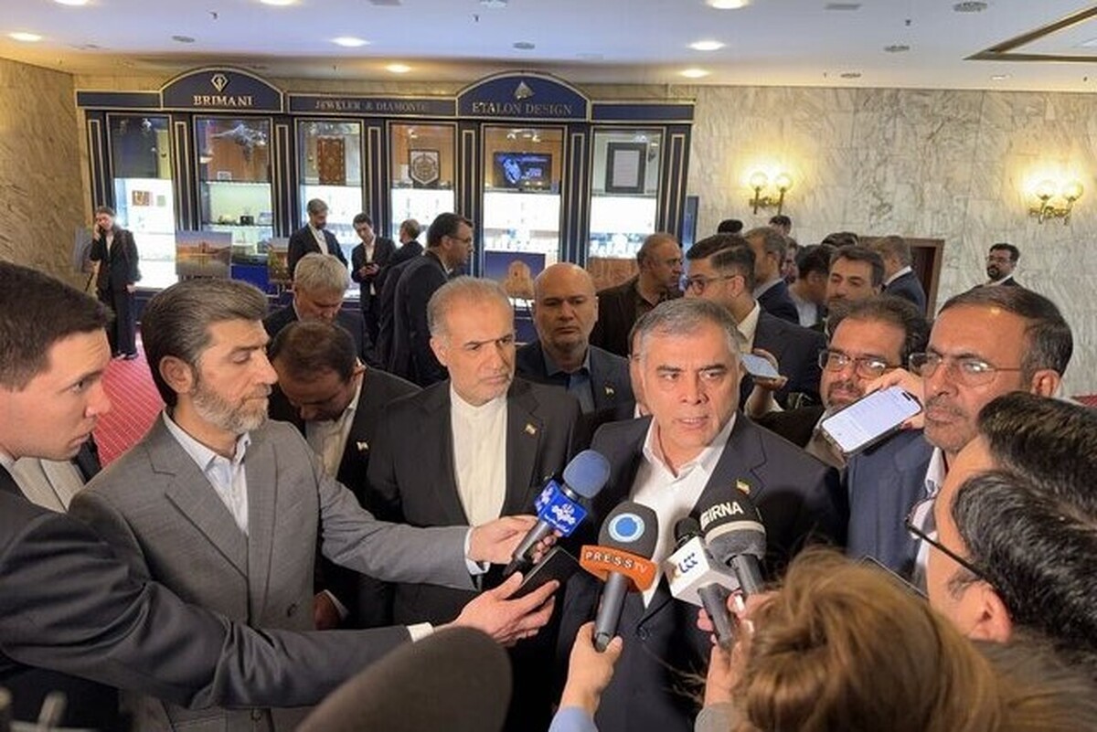 وزیر نفت با اعلام اینکه پیش‌تر تفاهم‌نامه‌ای برای واردات سالانه ۵۵ میلیارد مترمکعب گاز از روسیه به ایران امضا شده بود، گفت بررسی‌های لازم درباره مسیرهای انتقال انجام شد و در نهایت، تفاهم بر سر استفاده از مسیر زمینی از طریق خاک جمهوری آذربایجان حاصل شد.