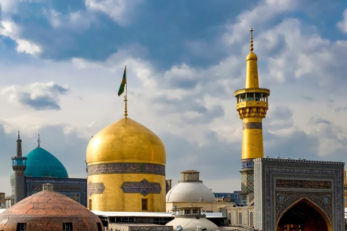 غبارروبی مضجع شریف رضوی با حضور برخی هنرمندان را اینجا ببینید.