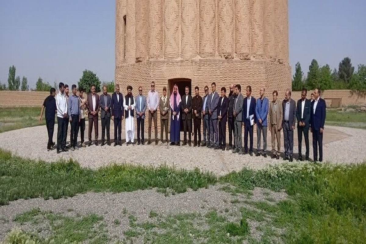 تور آشناسازی ویژه سرکنسول‌ها و نمایندگان سه کشور خارجی به مقصد جاذبه‌های گردشگری شهرستان‌های چناران، درگز و کلات خراسان‌رضوی از ششم اردیبهشت ماه آغاز شد و به مدت سه روز ادامه دارد.