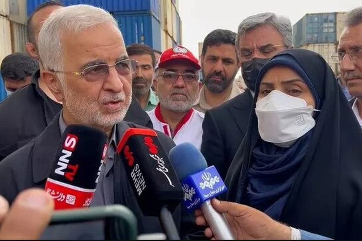 وزیر کشور از مهار ۸۰ درصدی حریق حادثه انفجار اسکله شهید رجایی بندرعباس خبر داد.