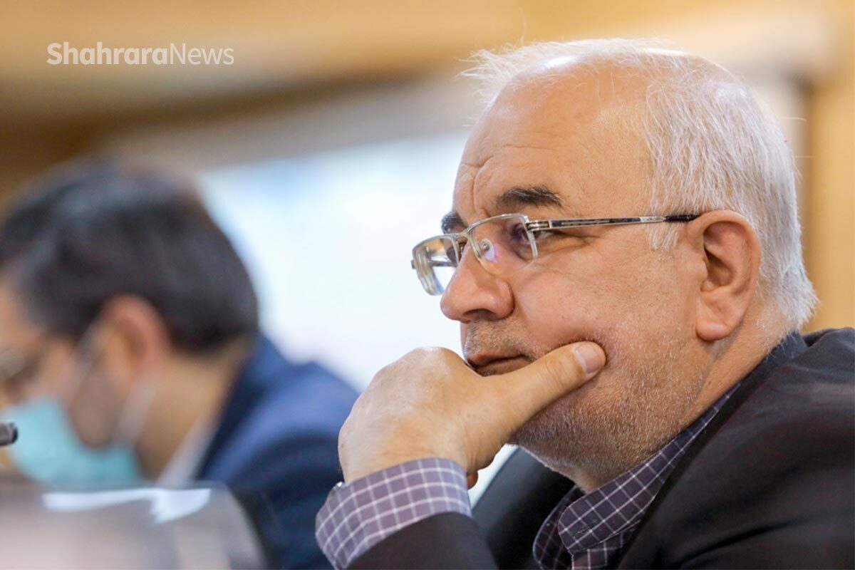 عضو شورای اسلامی شهر مشهد گفت: باید از شورای چهارم هم تشکر کنم که خط ۲ قطارشهری را راه‌اندازی کردند. قطعاً اگر این اتفاق نمی‌افتاد، ما به این زودی نمی‌توانستیم بخشی از کار خط ۳ را تکمیل کنیم. در آن شورا، ساخت هر کیلومتر مترو ۲۰۰ میلیارد تومان تمام می‌شد، اما اکنون این رقم بین ۴ هزار تا ۴ هزار و ۵۰۰ میلیارد تومان هزینه دارد. برای ما خیلی مهم بود که اتصال مترو به حرم مطهر رضوی در دوره ششم شورا انجام شود.