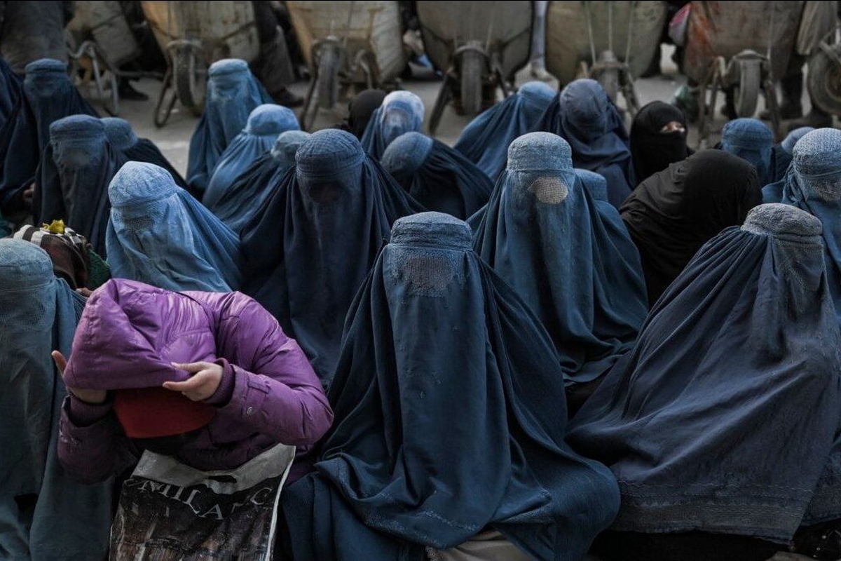 ۷۰ درصد زنان در افغانستان برای دریافت کمک‌های بشردوستانه با مشکل مواجه‌ هستند