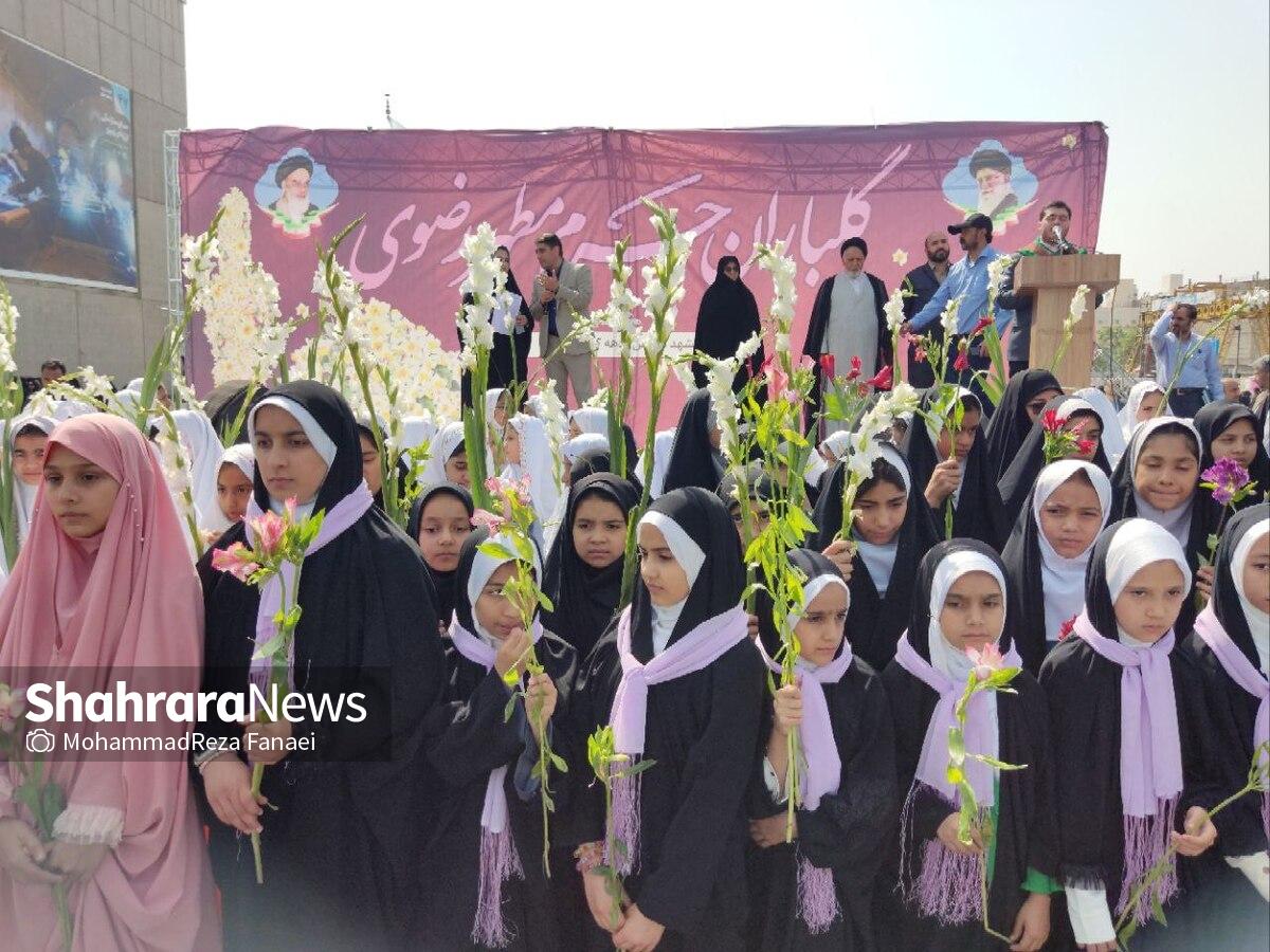دختران مشهدی به مناسبت میلاد حضرت معصومه (س) حرم مطهر رضوی را گلباران کردند + فیلم
