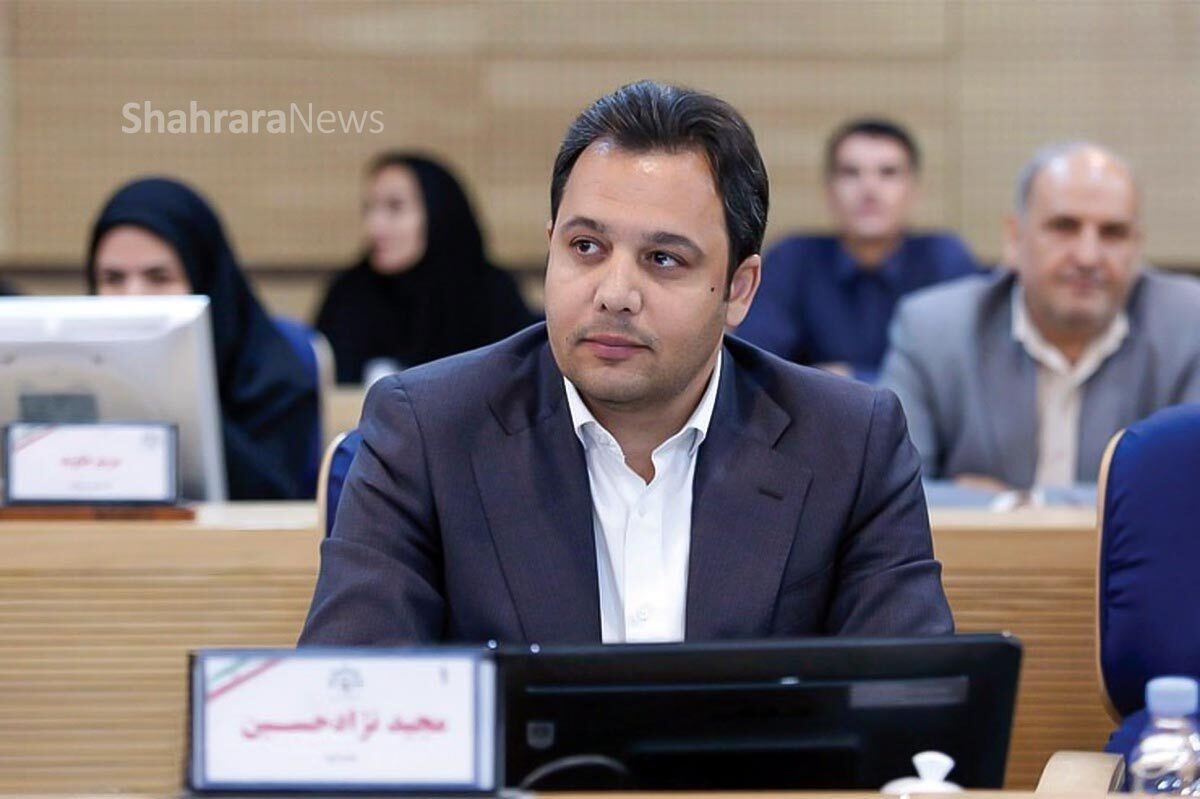 رئیس کمیسیون عمران، حمل‌ونقل و ترافیک شورای اسلامی شهر مشهد گفت: هر کیلومتر حفاری مترو ۵۰ میلیون دلار هزینه دارد. ما در شورای ششم در کمیسیون عمران به این جمع‌بندی رسیدیم که سرلیست پروژه‌هایی که باید اجرا می‌کردیم، توسعه حمل‌ونقل عمومی و از همه مهم‌تر فاز اول خط سه مترو است. توسعه زیرساخت مهمی مثل مترو را انتخاب کردیم که در زیر شهر دارد اجرا می‌شود و به قول معروف، جلوی چشم مردم نیست.