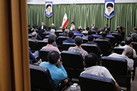 آیت‌الله علم‌الهدی: کارگر محور تولید و اولویت نخست در حل مشکل مسکن است