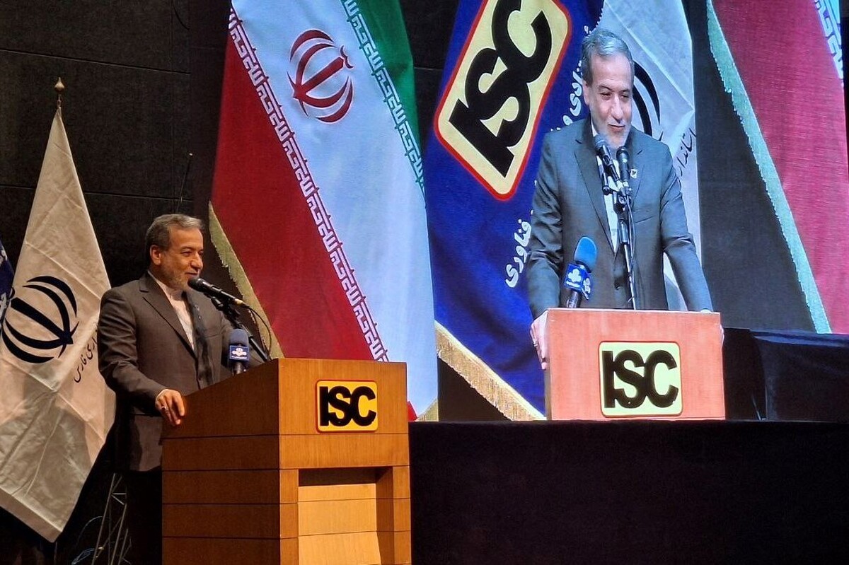 عراقچی در شیراز: موفقیت در خنثی‌سازی تحریم‌ها، در مذاکرات به ما کمک می‌کند