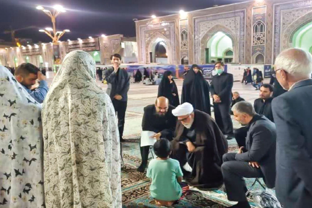 گره‌گشایی در دیدار مردمی تولیت آستان قدس رضوی | نور امید در خانه خورشید