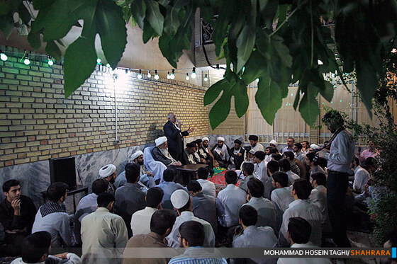 مراسم عمامه گذاری با حضور آیت الله صافی گلپایگانی