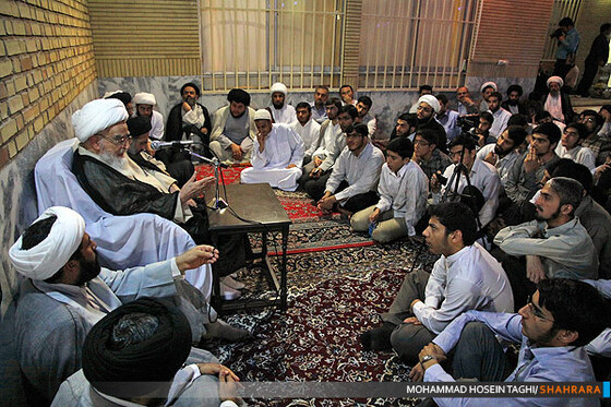 مراسم عمامه گذاری با حضور آیت الله صافی گلپایگانی