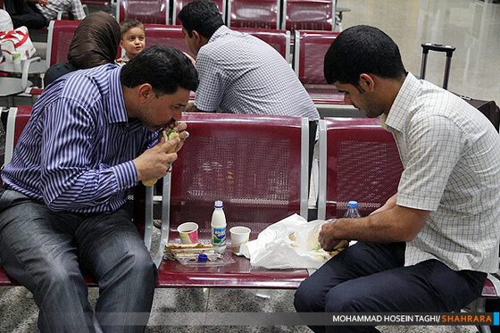 افطار در فرودگاه شهید هاشمی نژاد