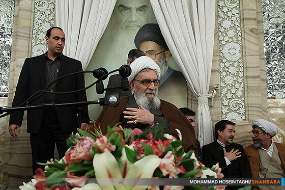 اعطای احکام خادمان بارگاه منور رضوی 